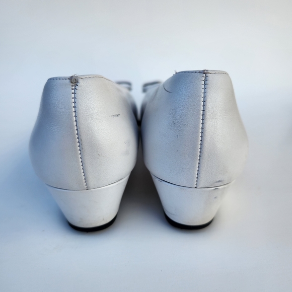 Salvatore Ferragamo Vintage '00 Vara White Leather Flats With Bow - Picture 4 of 15
